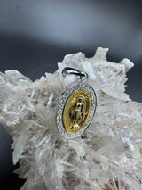 Moderne Madonna Anhänger in 18 Karat Gold mit Brillanten