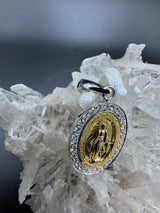 Moderne Madonna Anhänger in 18 Karat Gold mit Brillanten
