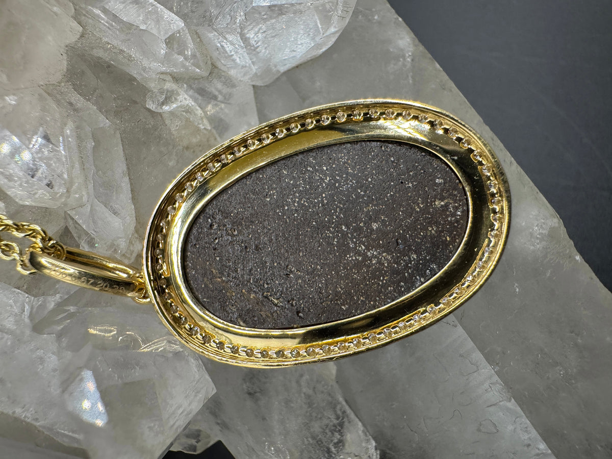 Prunkvoller Anhänger in 18 Karat Gelbgold mit australischem Boulderopal & Brillanten