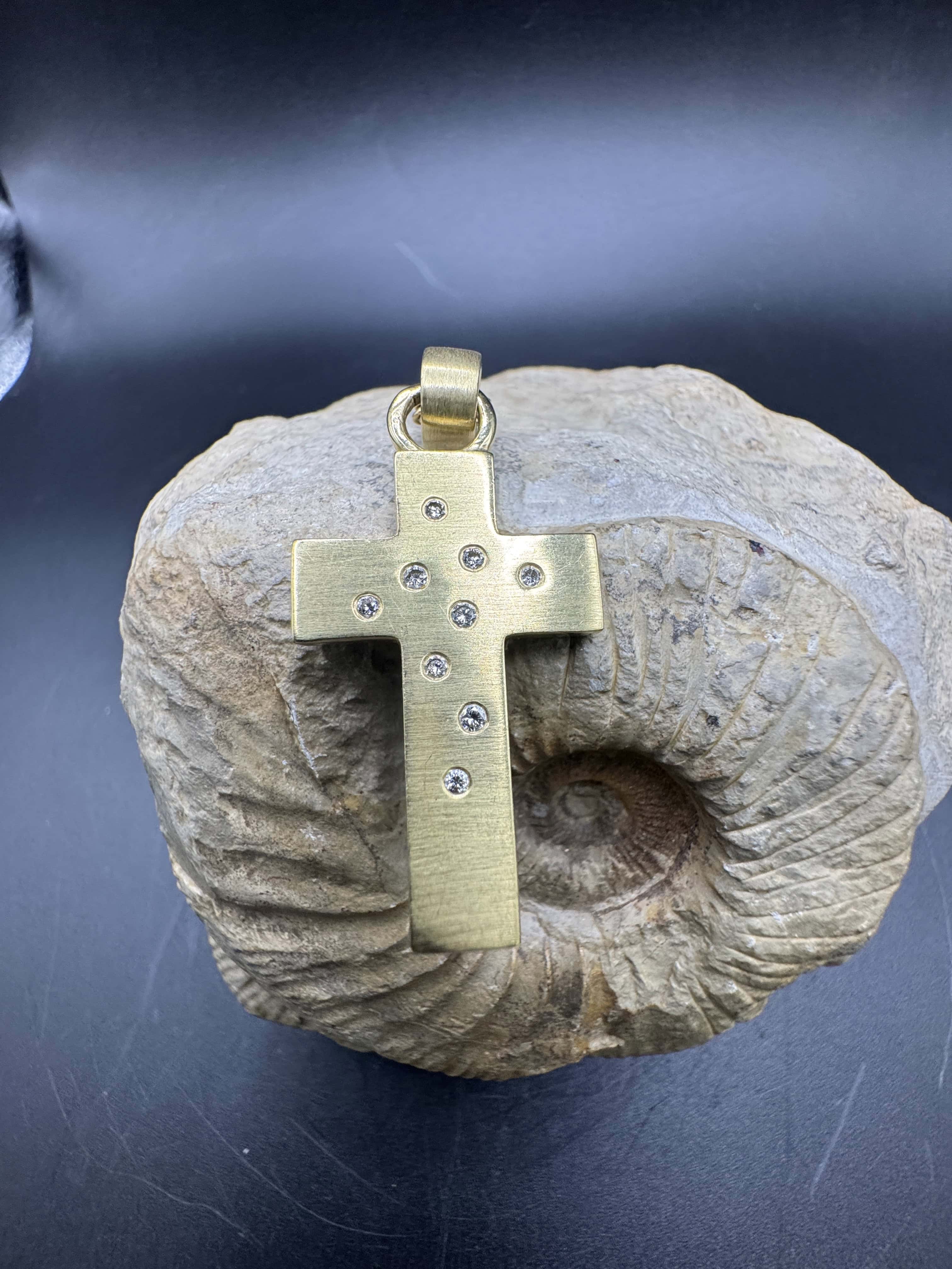 Cross pendant