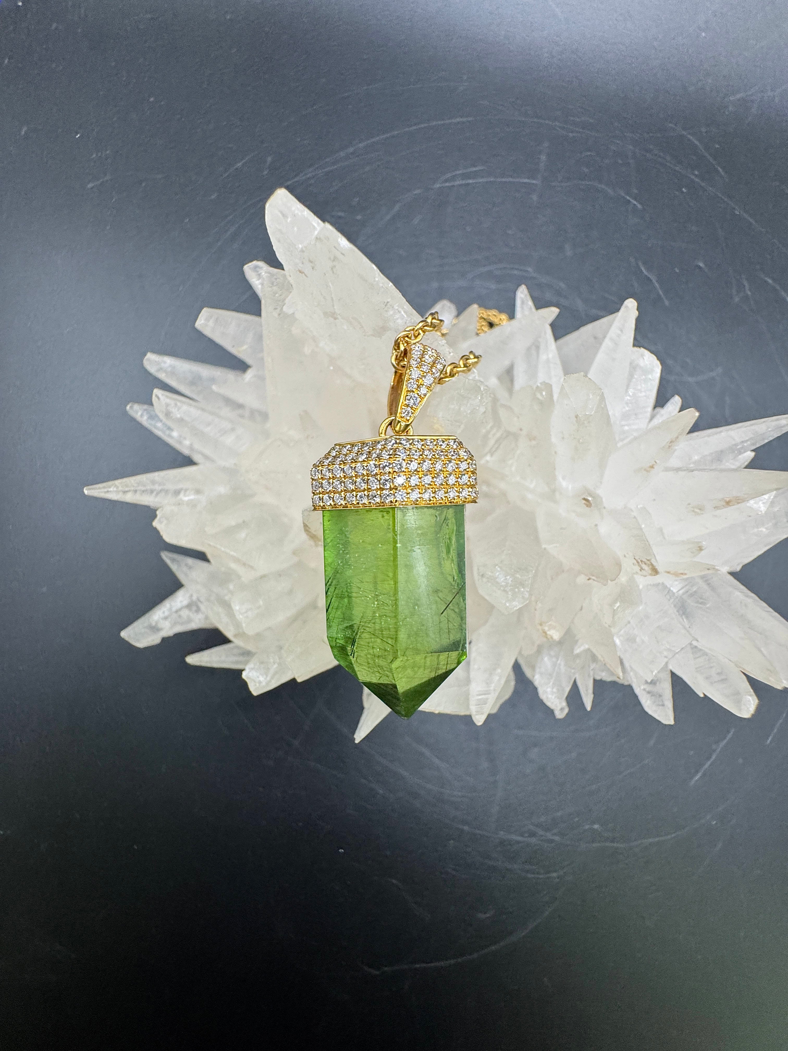 Ausgefallener Anhänger in 18 Karat Gelbgold mit besonderem Peridot & Brillanten