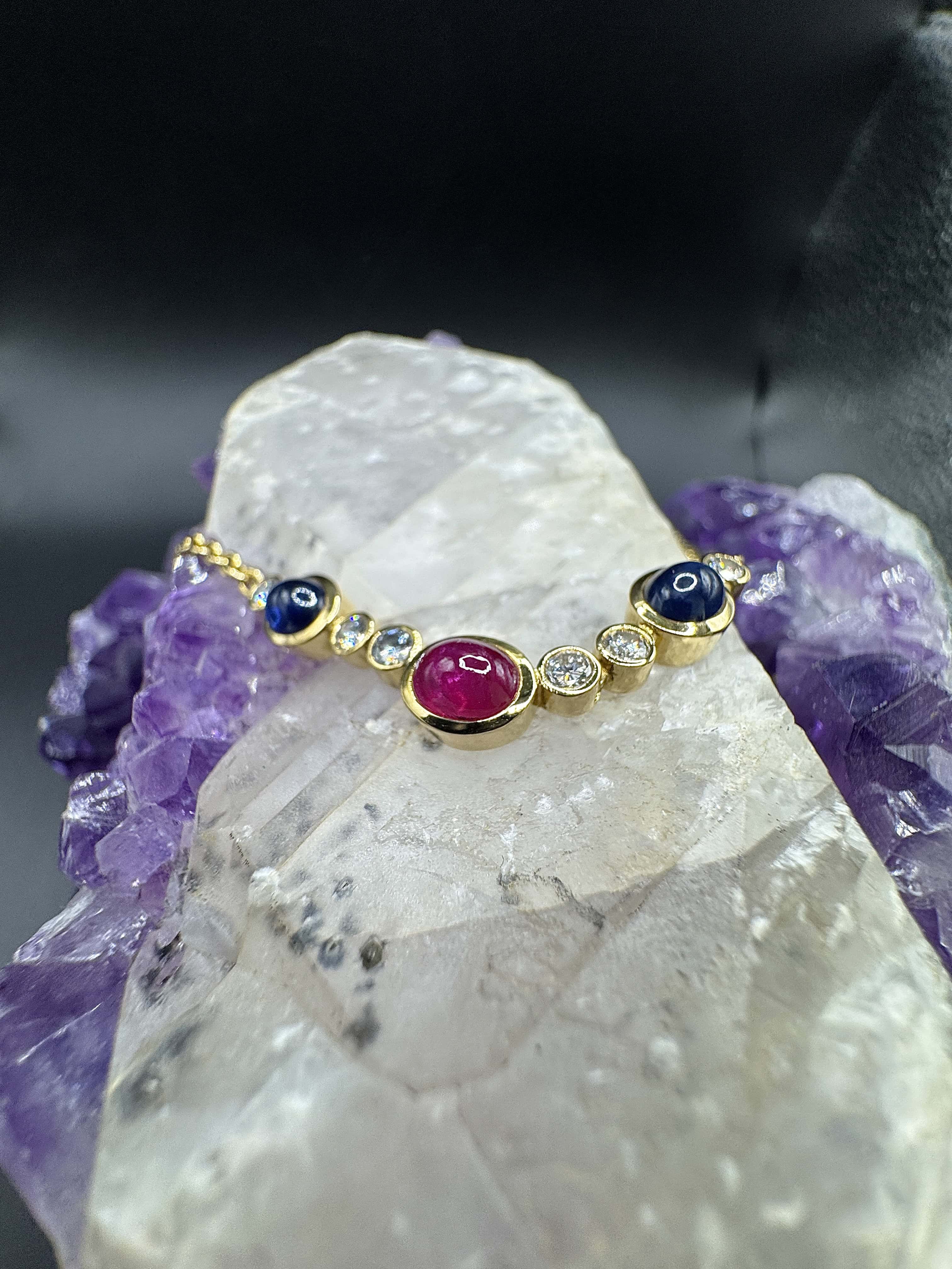 Edles Collier in 18 Karat Gelbgold mit Rubin, Saphiren & Brillanten