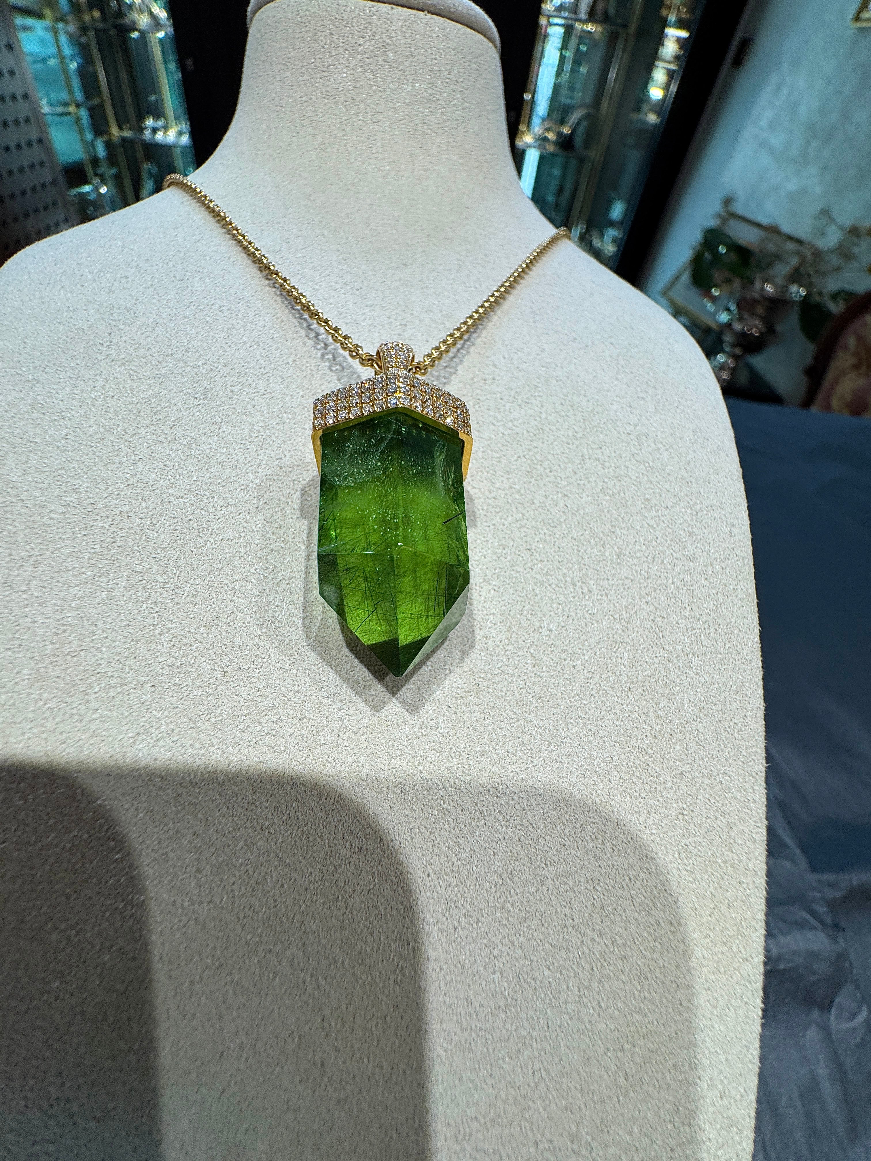 Ausgefallener Anhänger in 18 Karat Gelbgold mit besonderem Peridot & Brillanten