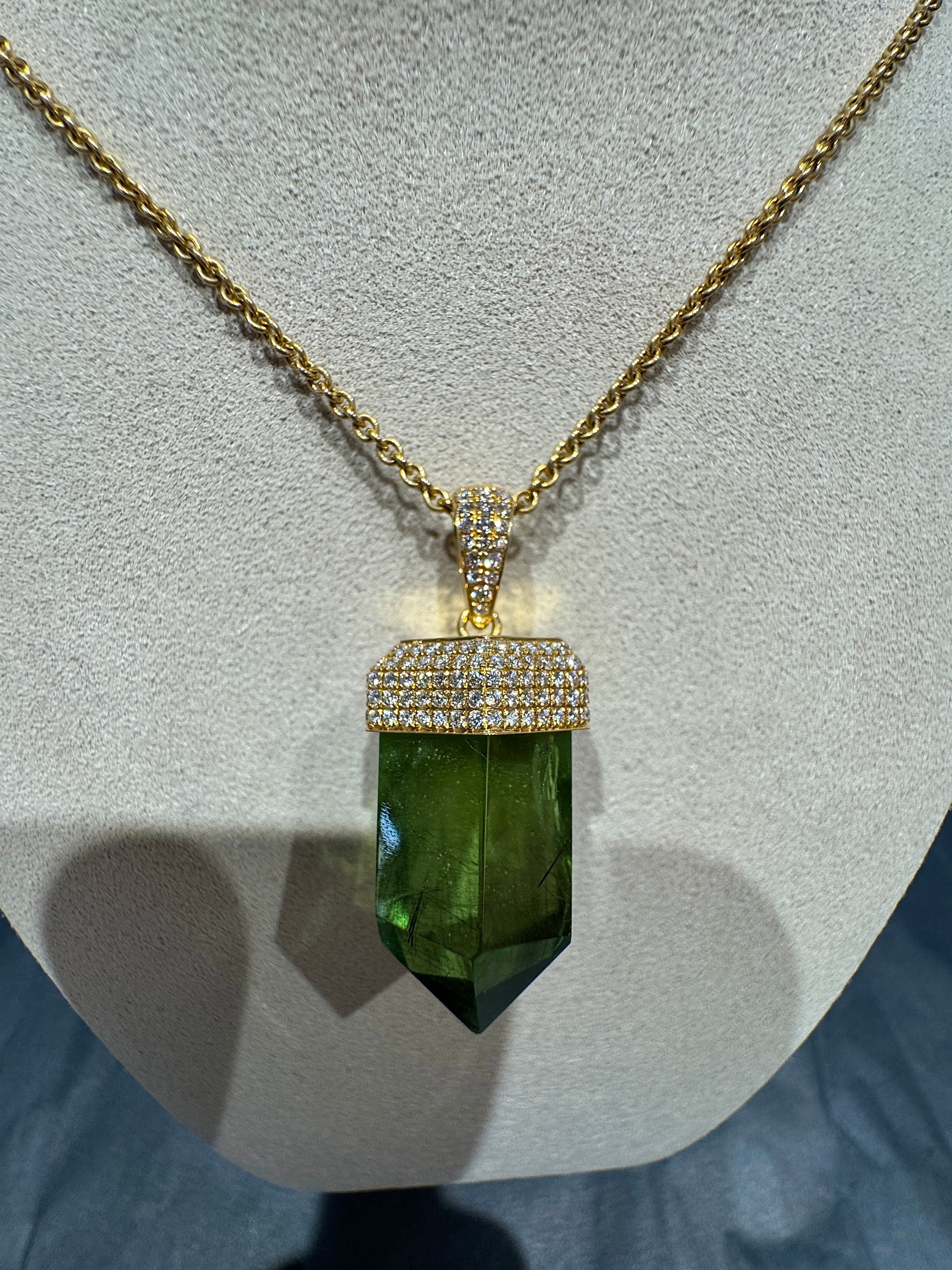 Ausgefallener Anhänger in 18 Karat Gelbgold mit besonderem Peridot & Brillanten
