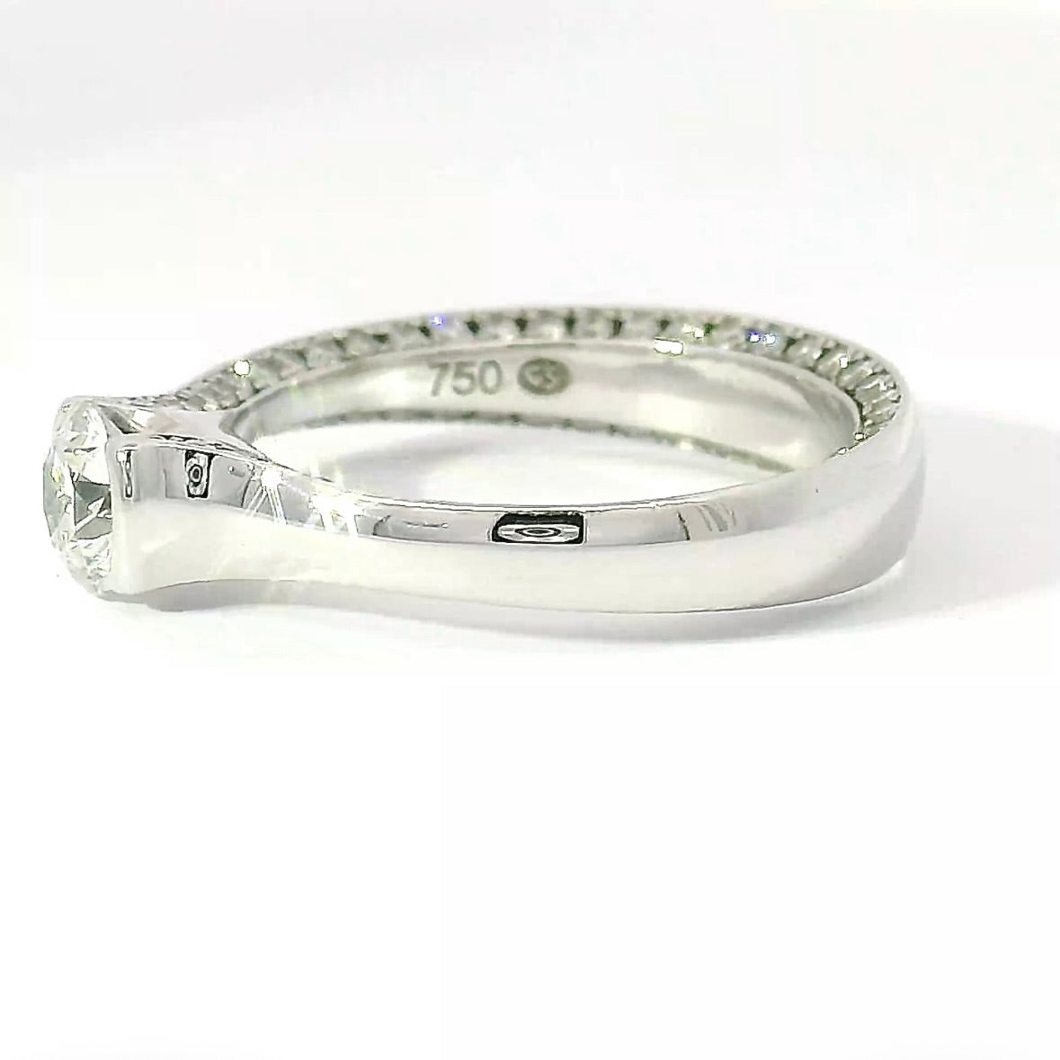 Edler Ring in 18 Karat Weißgold mit feinen Brillanten von Schaffrath