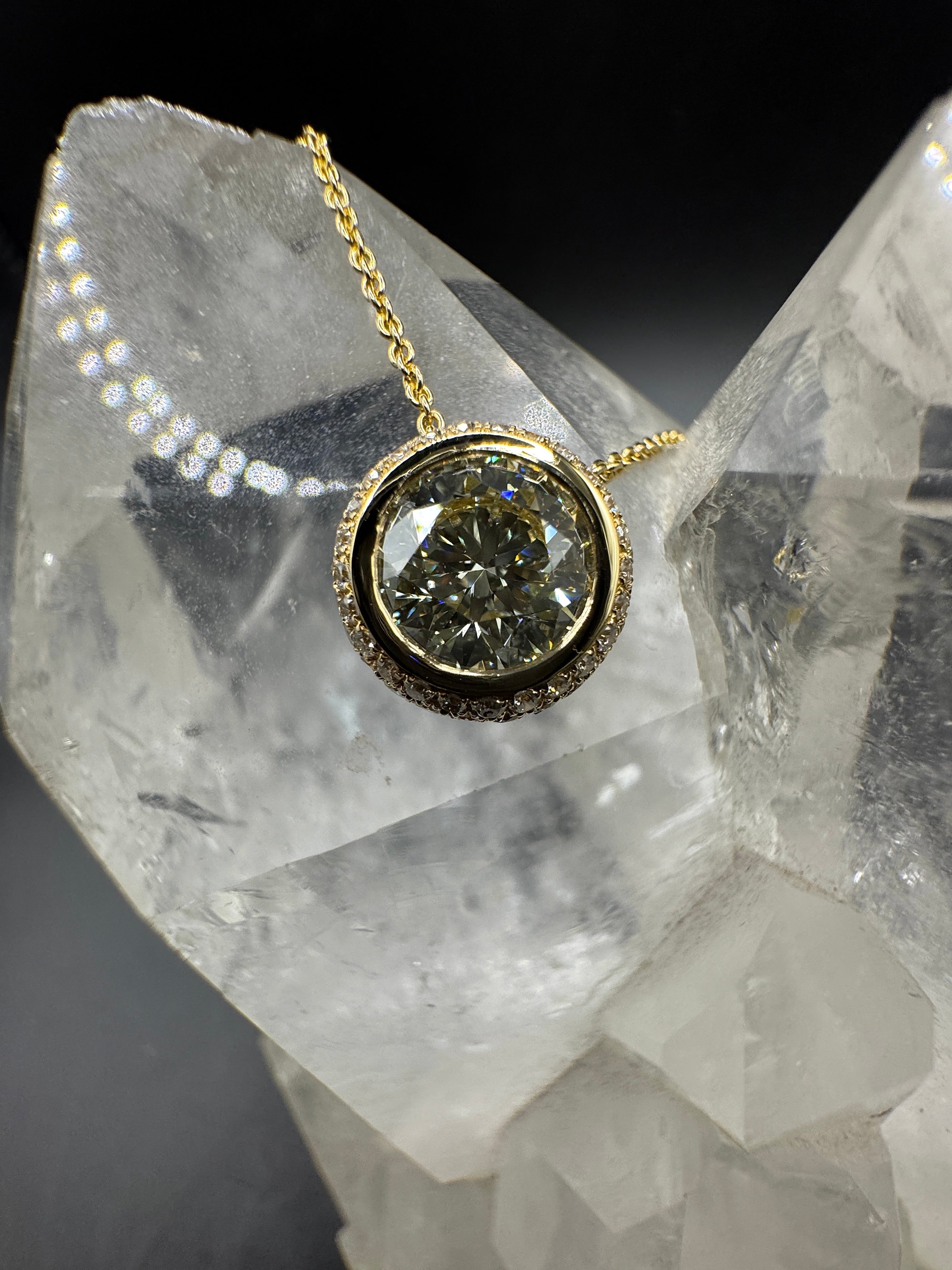 Solitaire pendant gold