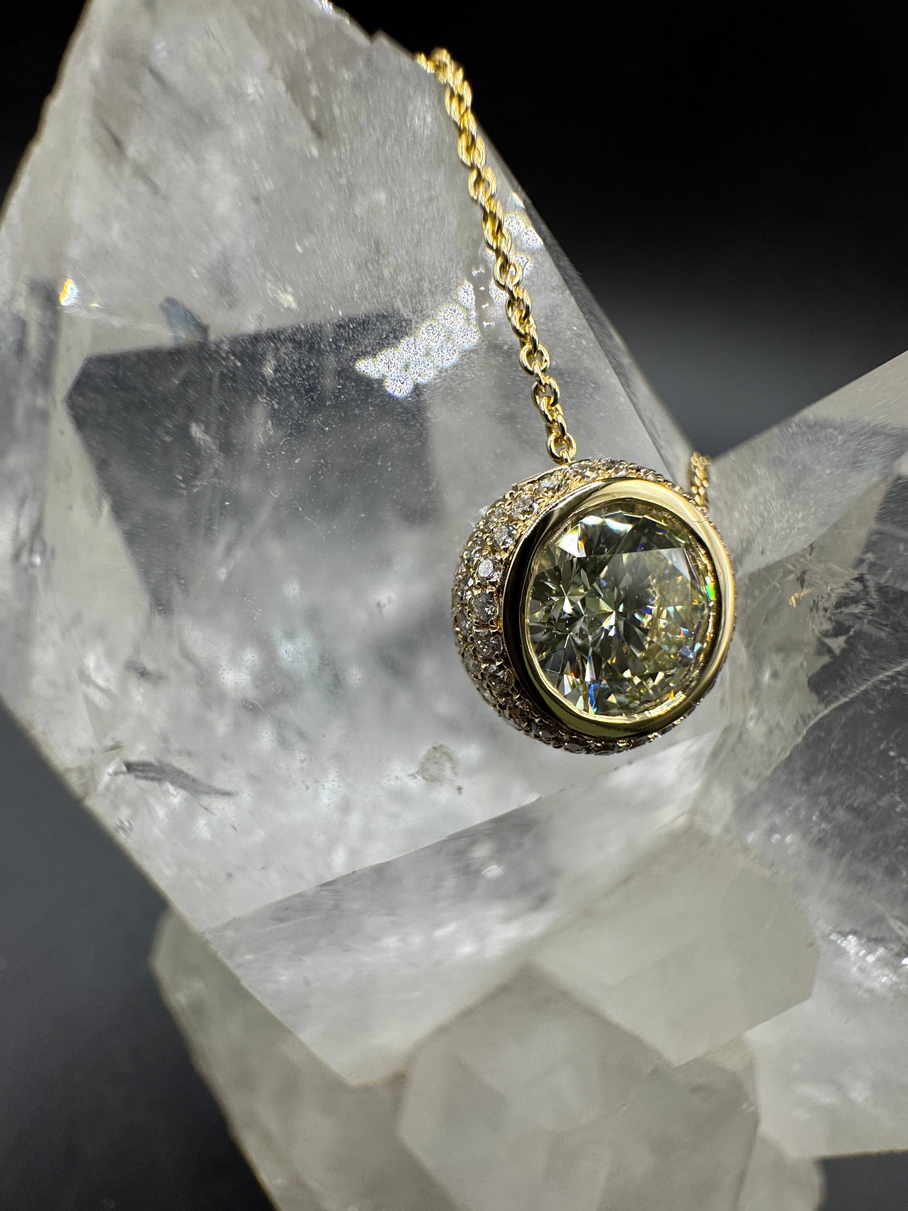 Solitaire pendant gold