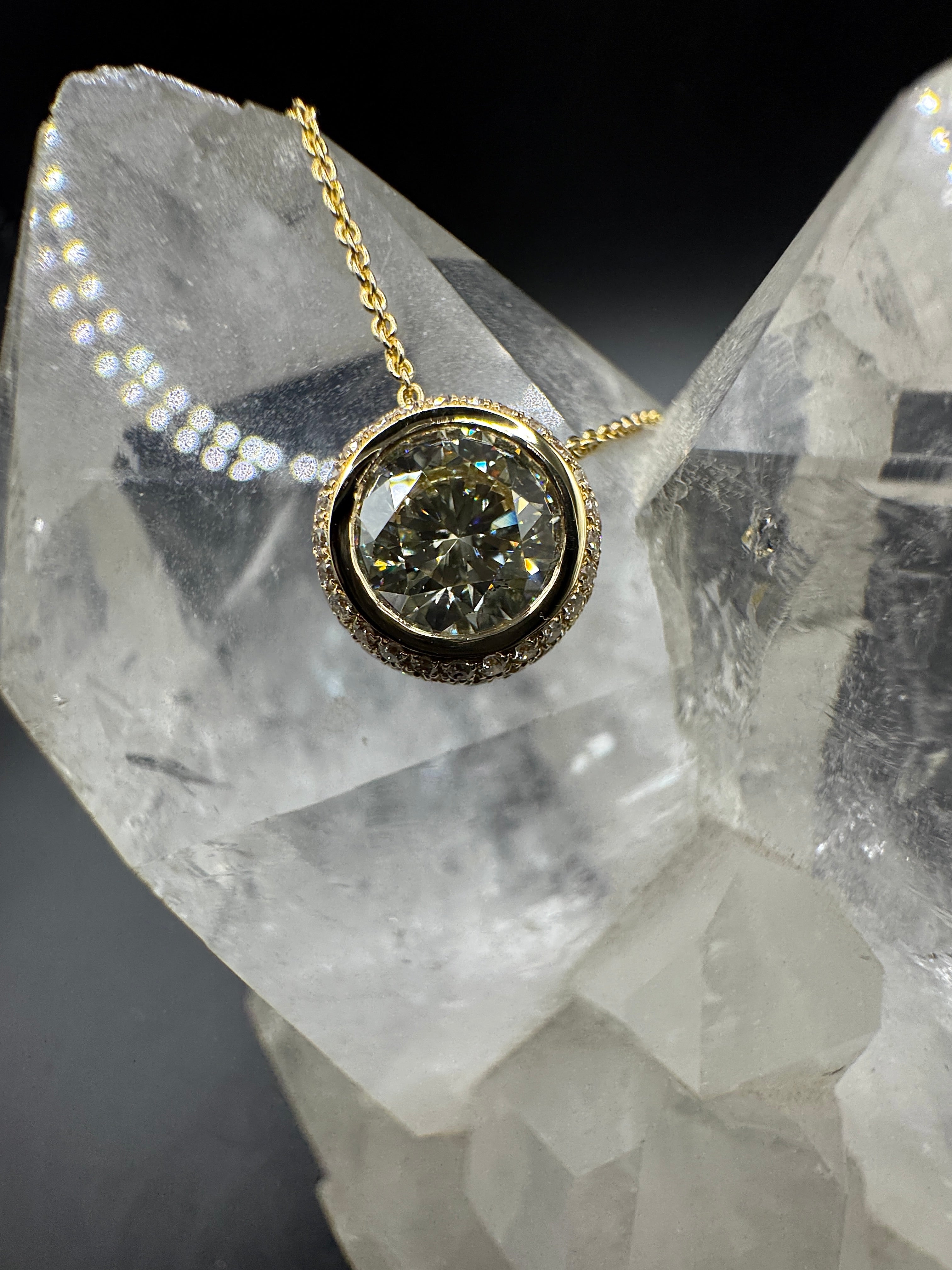 Solitaire pendant gold