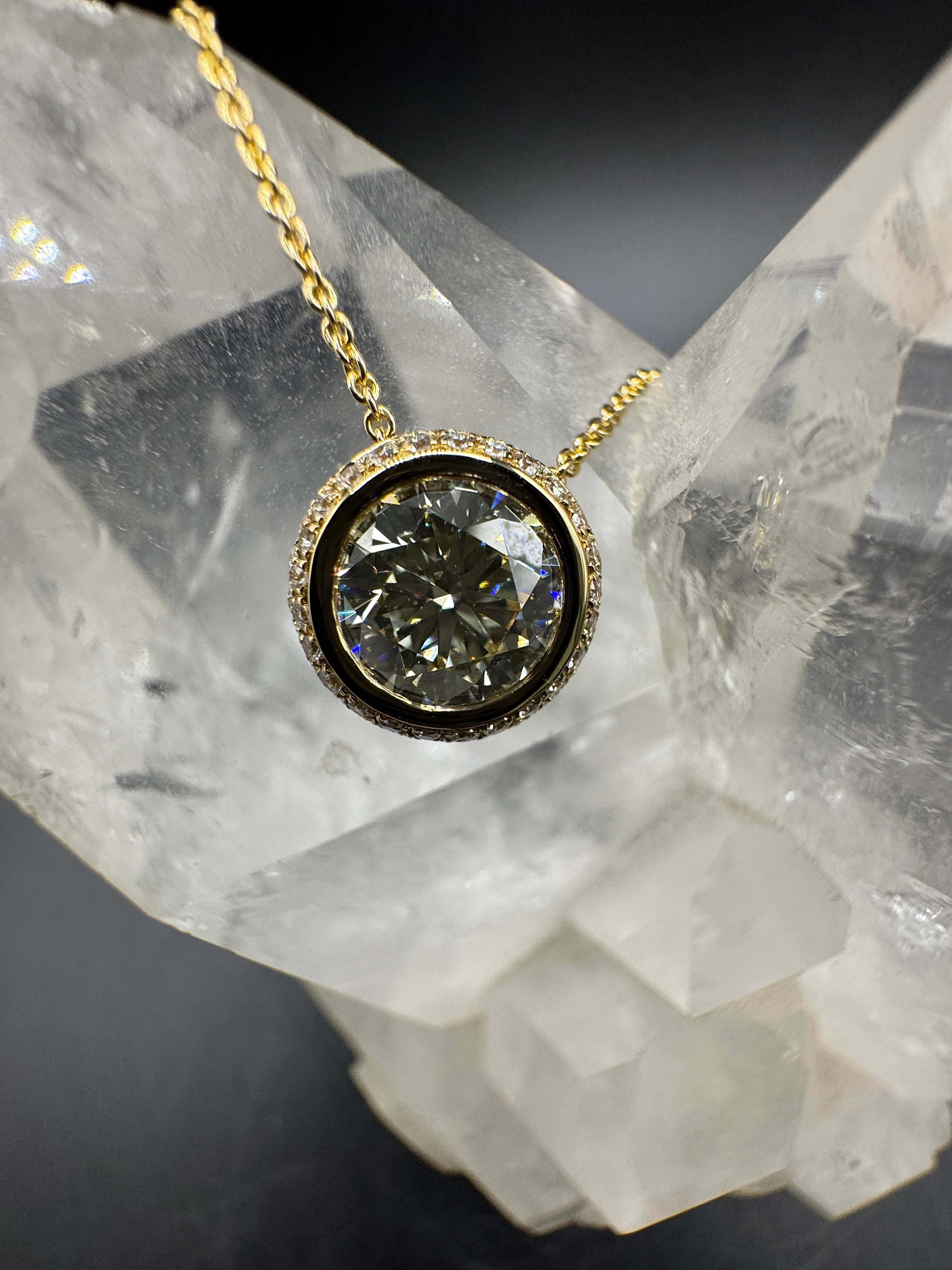 Solitaire pendant gold