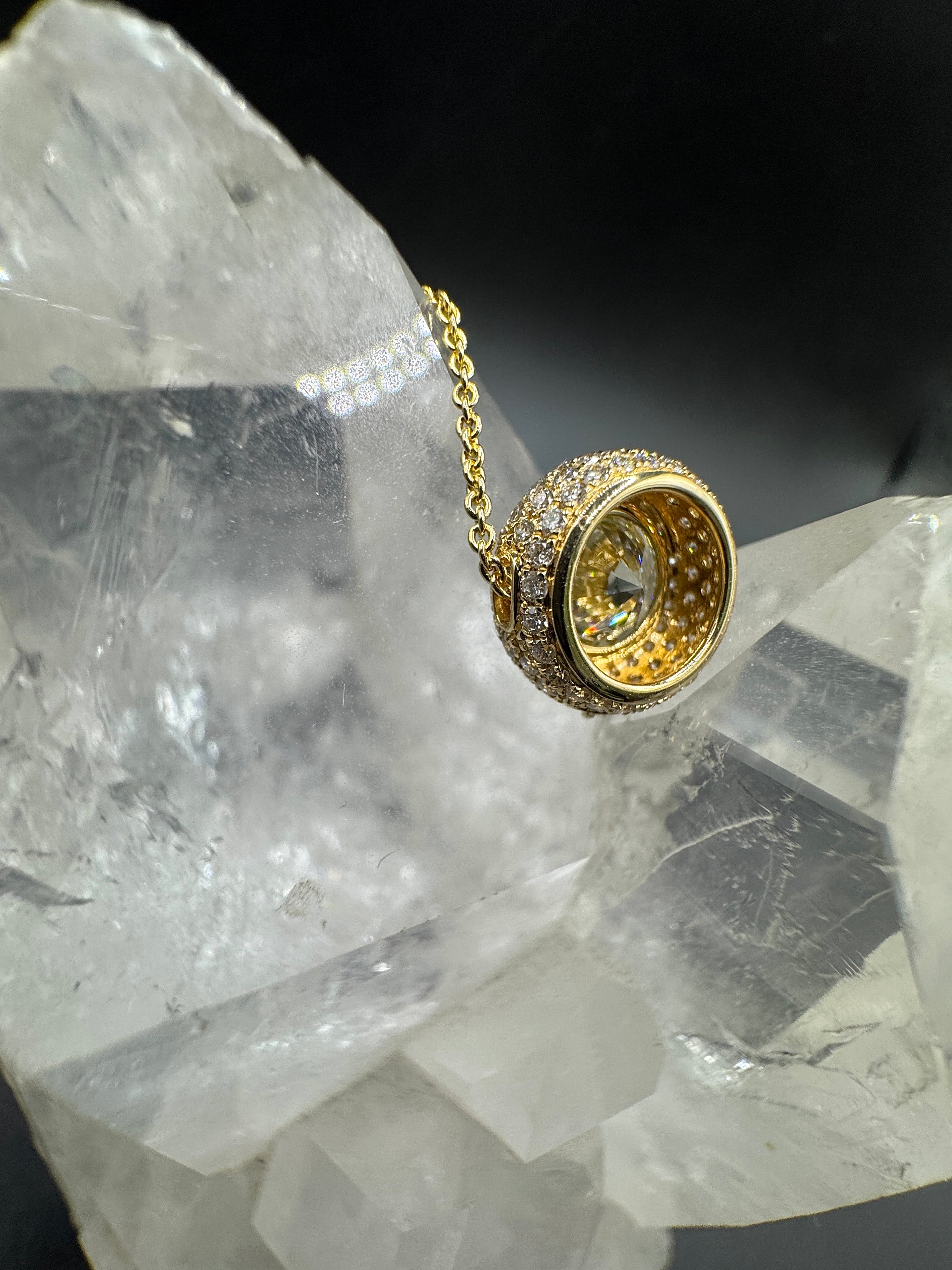 Solitaire pendant gold