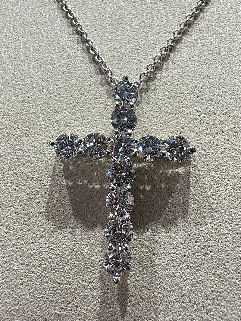 Spektakuläres Brillantkreuz in 18 Karat Weißgold – 3,53 Karat Feuer | Anhänger - Schmuck Schroll