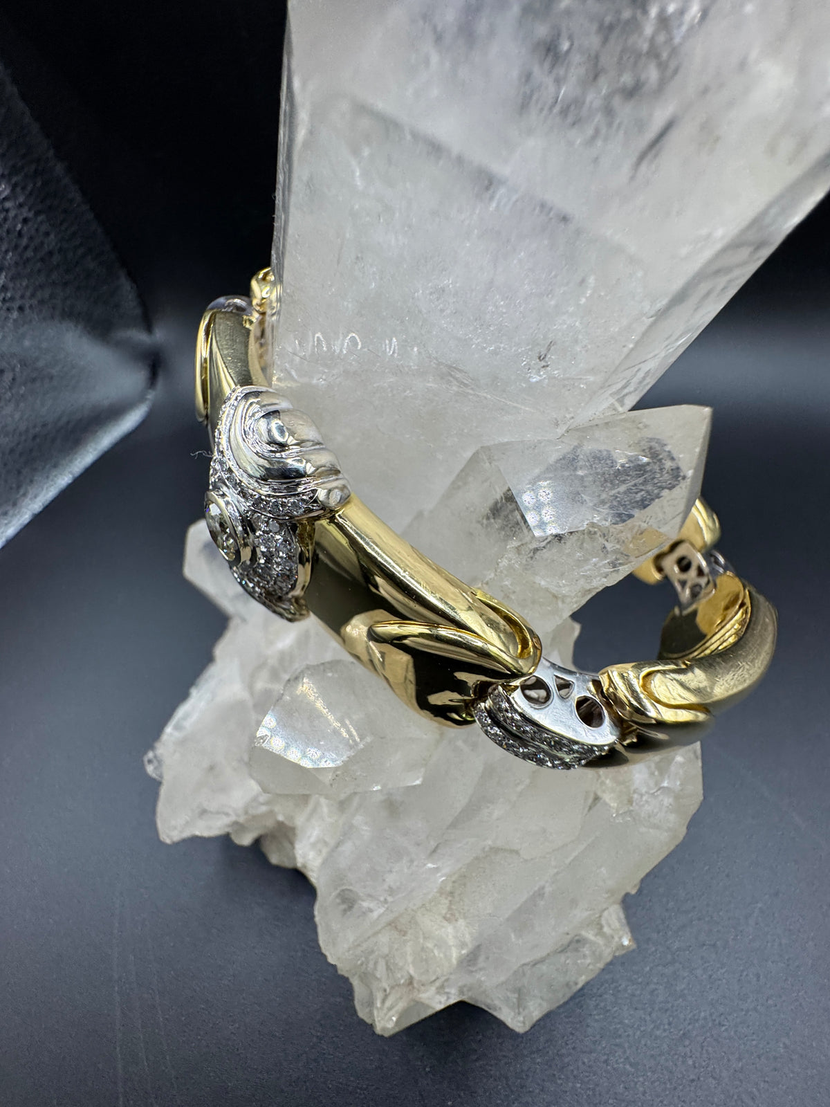 Dominantes Armband/Armreif in 18 Karat Gelb-und Weißgold mit feinen Brillanten