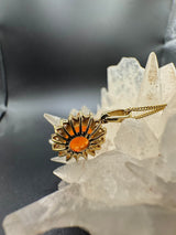 Stilvoller Feueropal-Anhänger in 14 Karat Gelbgold mit Brillanten und Kette