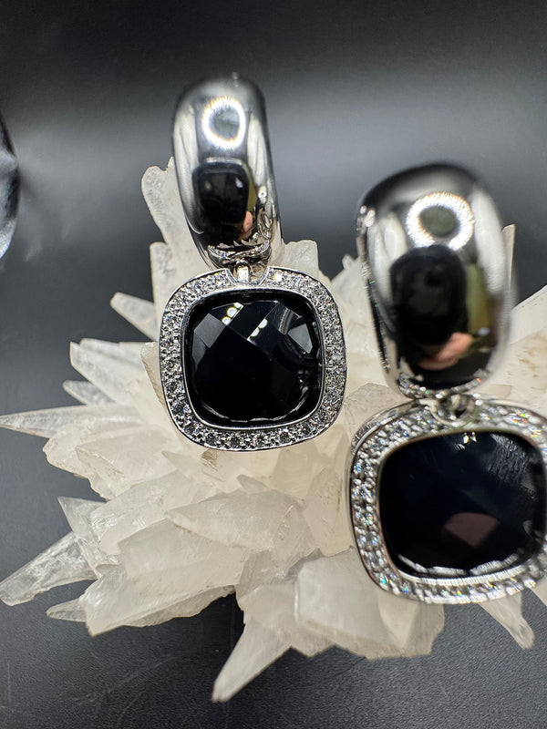 Edle Ohrringe in 18 Karat Weißgold mit feinen Brillanten und Onyx