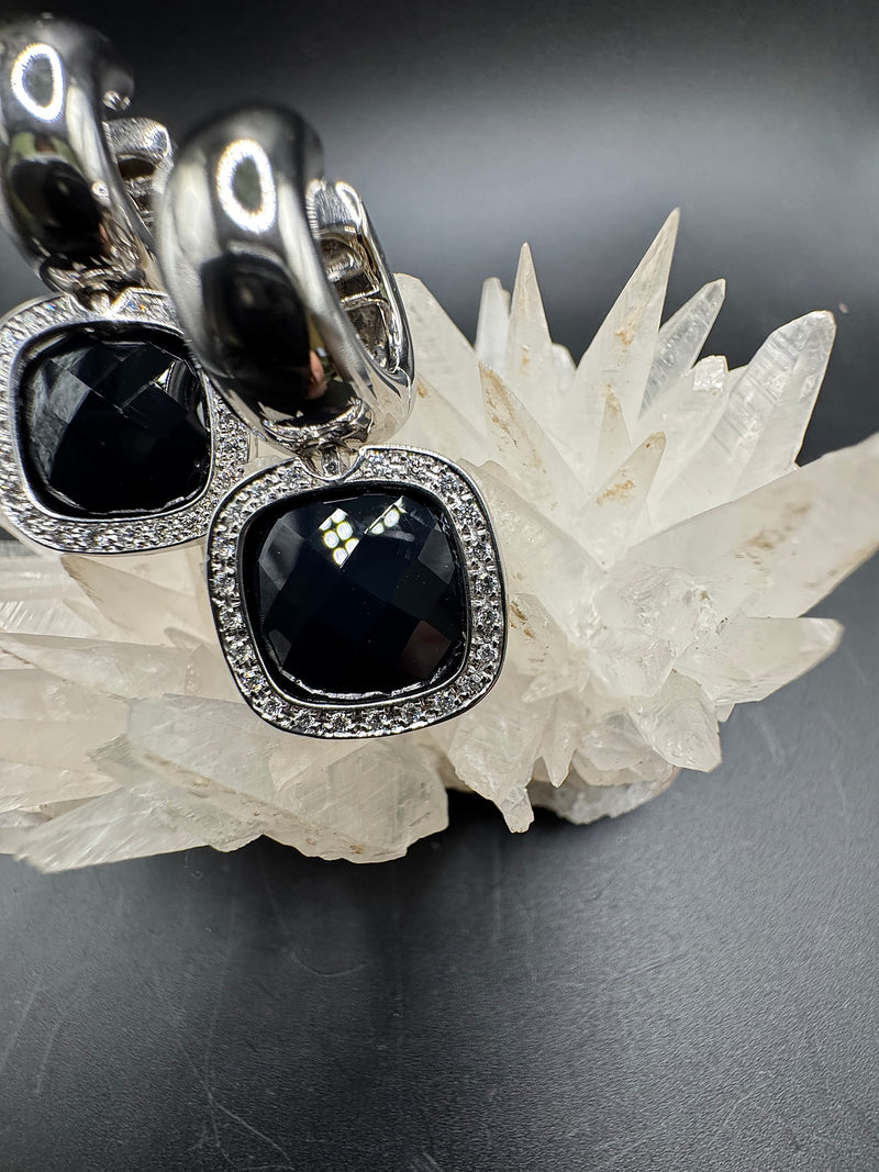 Edle Ohrringe in 18 Karat Weißgold mit feinen Brillanten und Onyx