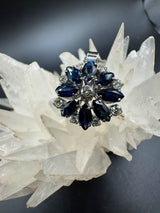 Wunderschöne Vintage-Blume in 14 Karat mit feinen Saphiren & Brillanten, mit Kette
