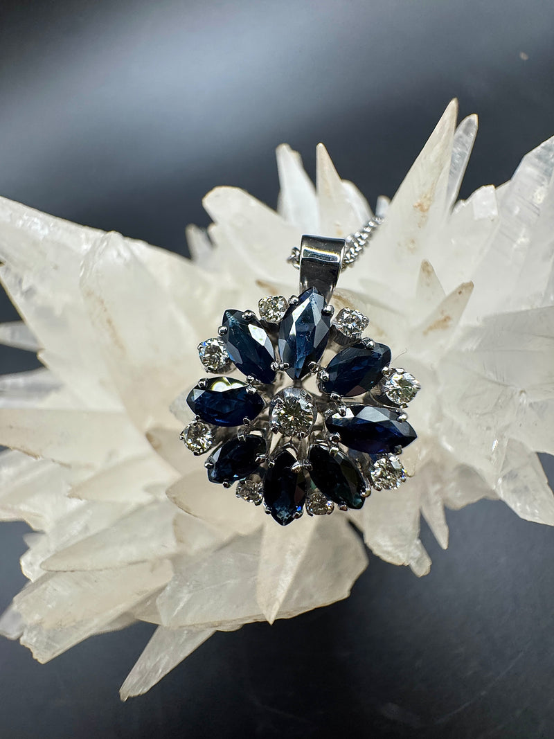 Wunderschöne Vintage-Blume in 14 Karat mit feinen Saphiren & Brillanten, mit Kette