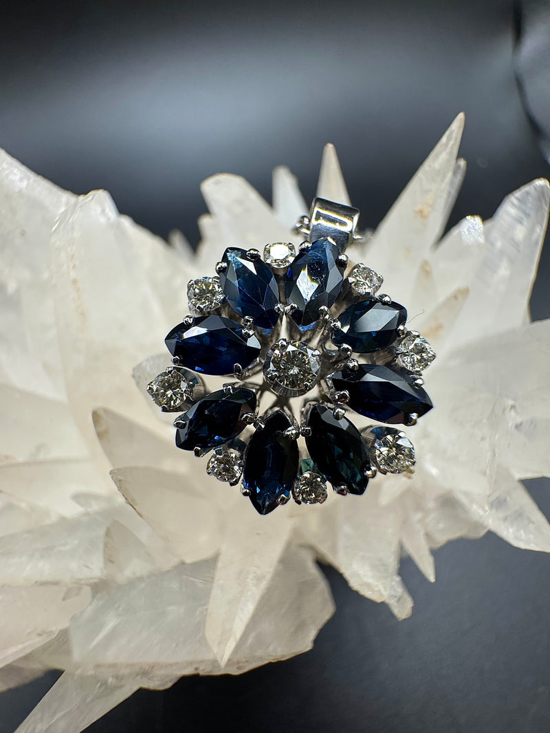 Wunderschöne Vintage-Blume in 14 Karat mit feinen Saphiren & Brillanten, mit Kette