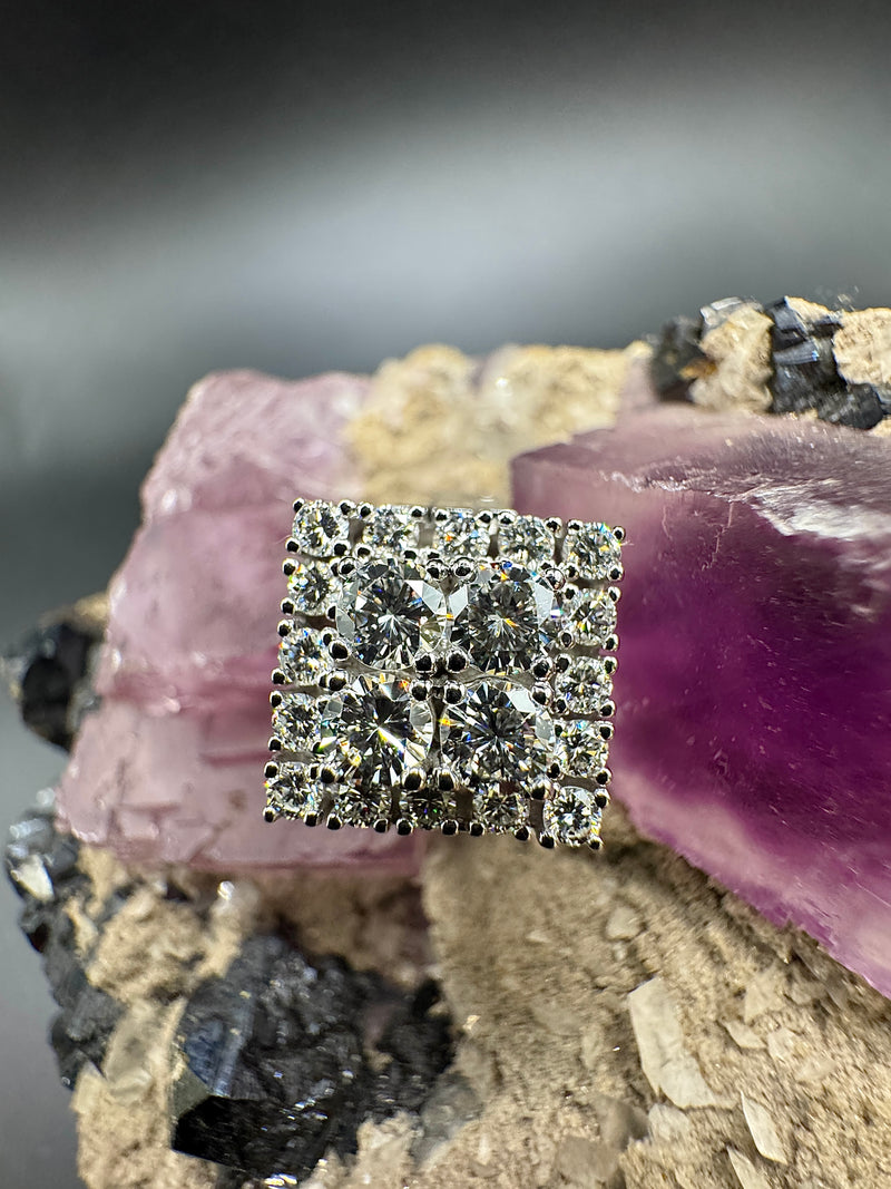 Kantiger Weißgoldring in 14 Karat mit hochfeinen Brillanten TW/VVS