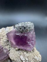 Wirkungsvoller Weißgoldring in 14 Karat mit hochfeinen Brillanten im Pavé-Verschnitt