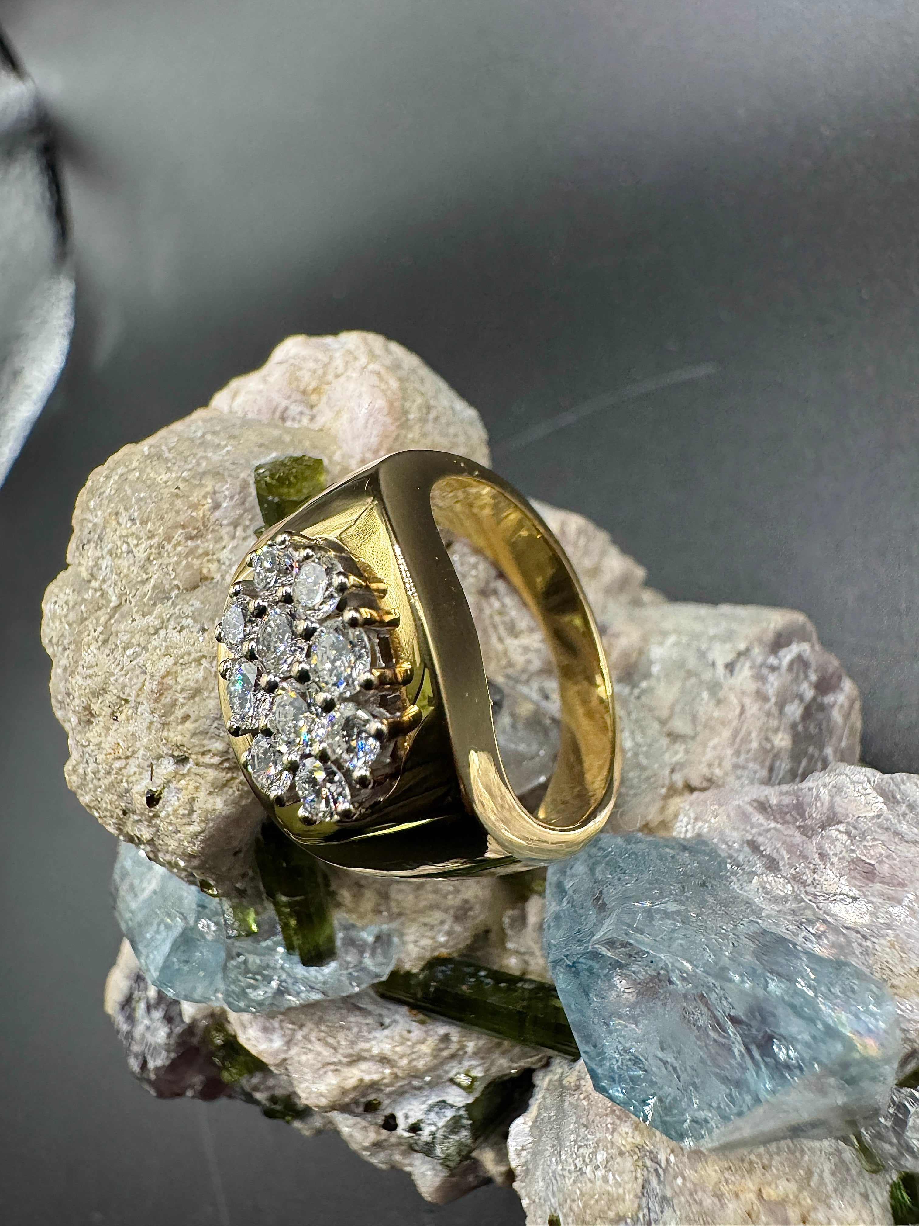 Edele ring in 18 karaat geel- en witgoud met prachtige diamanten - handgemaakt 
