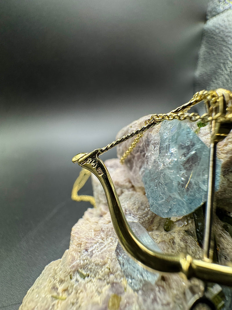 Amore Pfeil und Bogen in 14 Karat Gelbgold mit hochfeinen Brillant-Tropfen