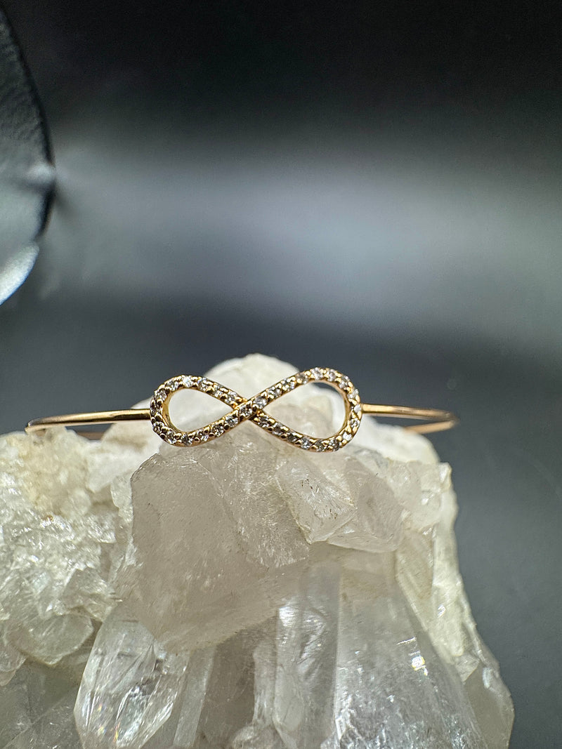 Zierlicher Armreif in 18 Karat warmem Roségold mit Unendlichkeitszeichen | Armband - Schmuck Schroll