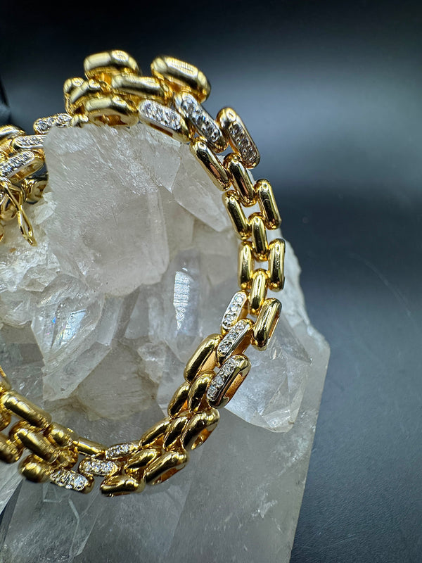 Ausgefallenes & edles Armband in 18 Karat Gelbgold mit feinen Brillanten