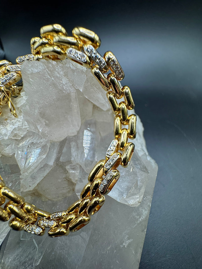 Ausgefallenes & edles Armband in 18 Karat Gelbgold mit feinen Brillanten