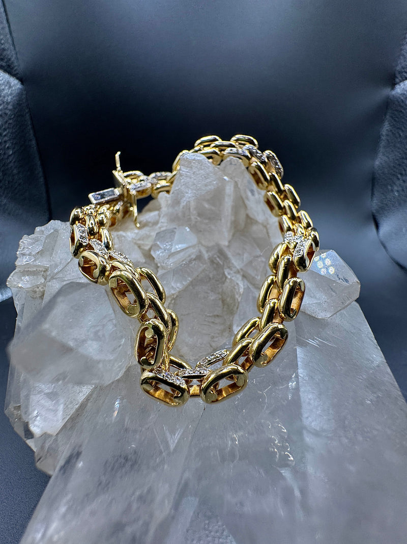 Ausgefallenes & edles Armband in 18 Karat Gelbgold mit feinen Brillanten