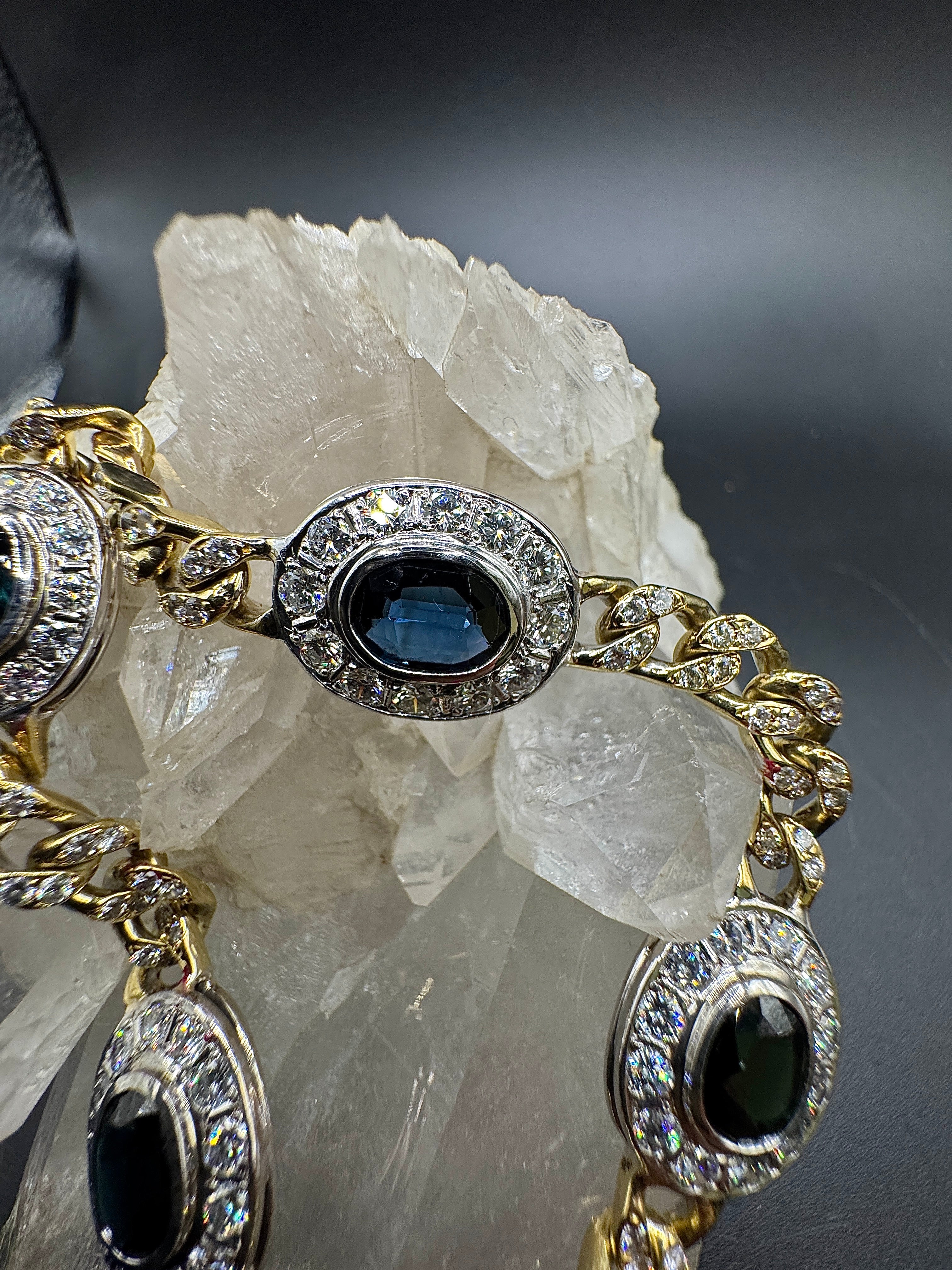 Prachtige armband van 18 karaat geel- en witgoud met meer dan 5 karaat briljant geslepen diamanten en fijne saffieren 