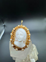 Antike Brosche in 14 Karat Gelbgold mit schöner Muschelgemme