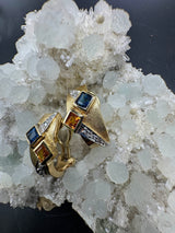 Elegante Ohrringe in 14 Karat mit Brillanten und orangen sowie blauen Saphiren