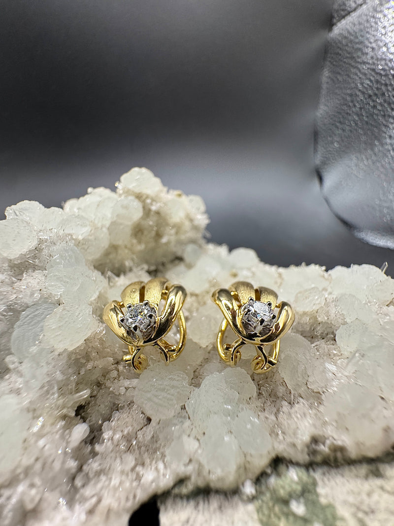 Stilvolle Ohrringe in 18 Karat (750) Gelbgold mit feinen Brillanten