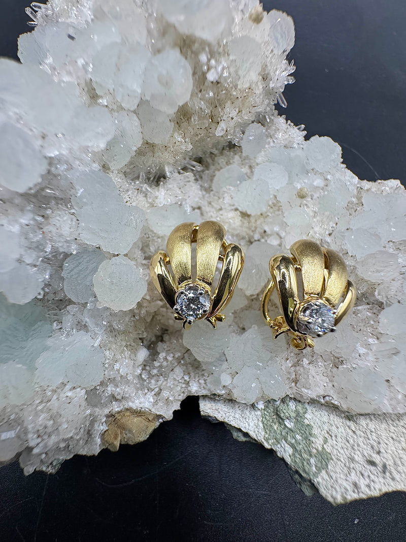 Stilvolle Ohrringe in 18 Karat (750) Gelbgold mit feinen Brillanten | Ohrringe - Schmuck Schroll