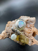Dekorative Vintage Brosche/Anhänger in 14 Karat Gold mit Opal, Brillanten & Perle