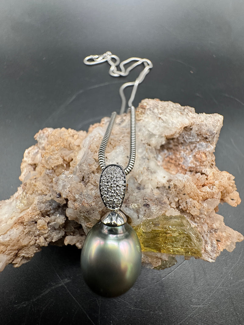 Moderner Tahiti-Perle Anhänger in 14 Karat Weißgold mit Brillanten | Anhänger - Schmuck Schroll