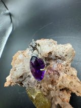 Zeitloser Anhänger in 14 Karat Weißgold mit hochfeinen Amethyst und Brillanten