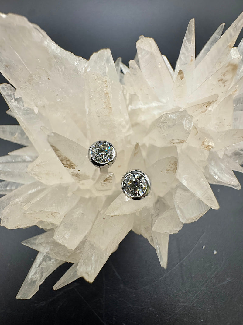 Moderne Brillantstecker in 18 Karat Weißgold mit hochfeinen Brillanten