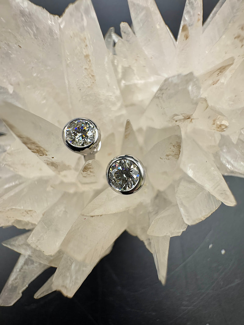 Moderne Brillantstecker in 18 Karat Weißgold mit hochfeinen Brillanten