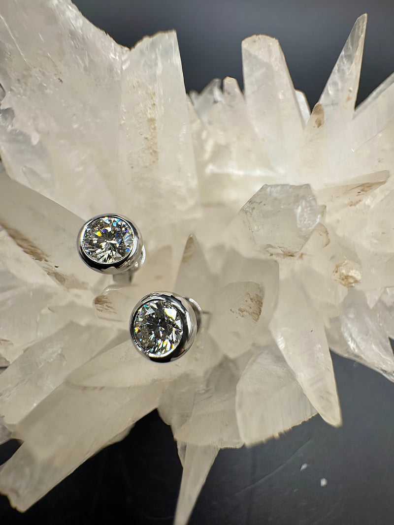 Moderne Brillantstecker in 18 Karat Weißgold mit hochfeinen Brillanten
