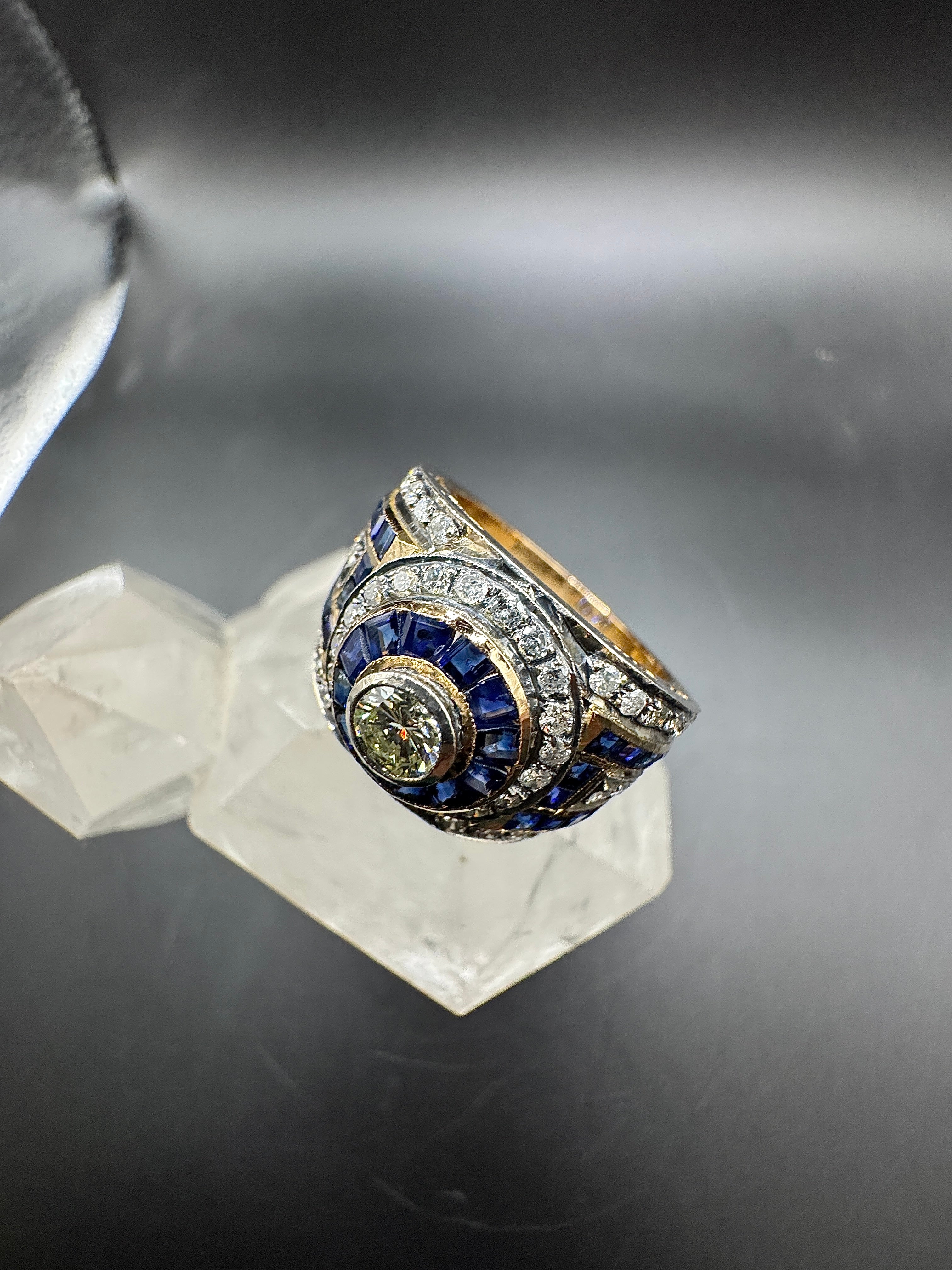 Exciting cocktail ring in 18K yellow and white gold with sapphires & brilliant-cut diamonds