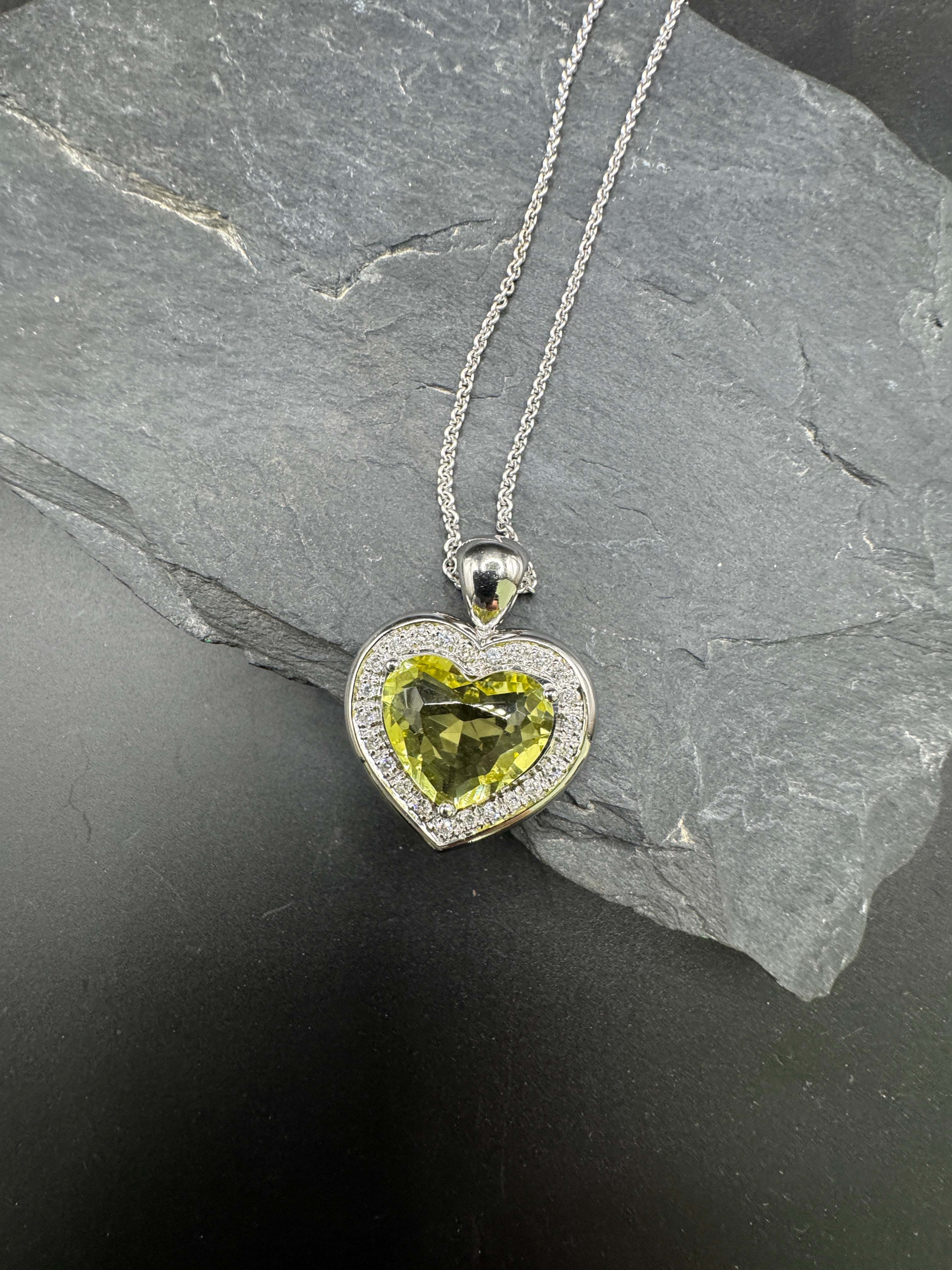 Exclusieve harthanger van 18 karaat met citroenkwarts en diamanten - van Juwelier Hörl