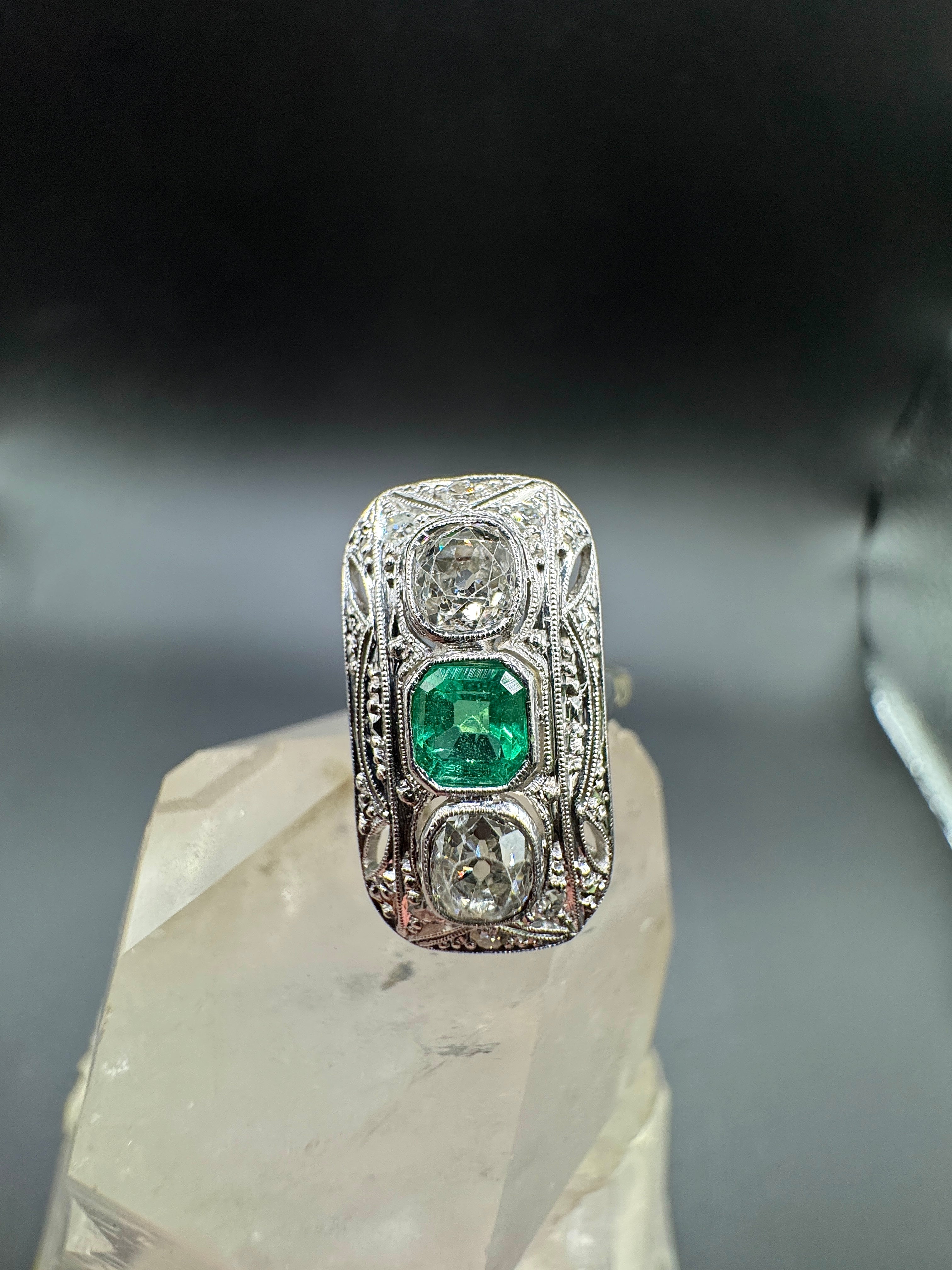 Art Deco Ring in 14 Karat Yellow & White Gold with Emerald & Diamonds