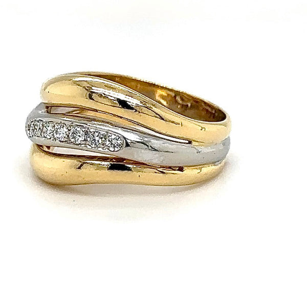 Handcrafted, elegant bicolor ring in 18 carat with fine diamonds