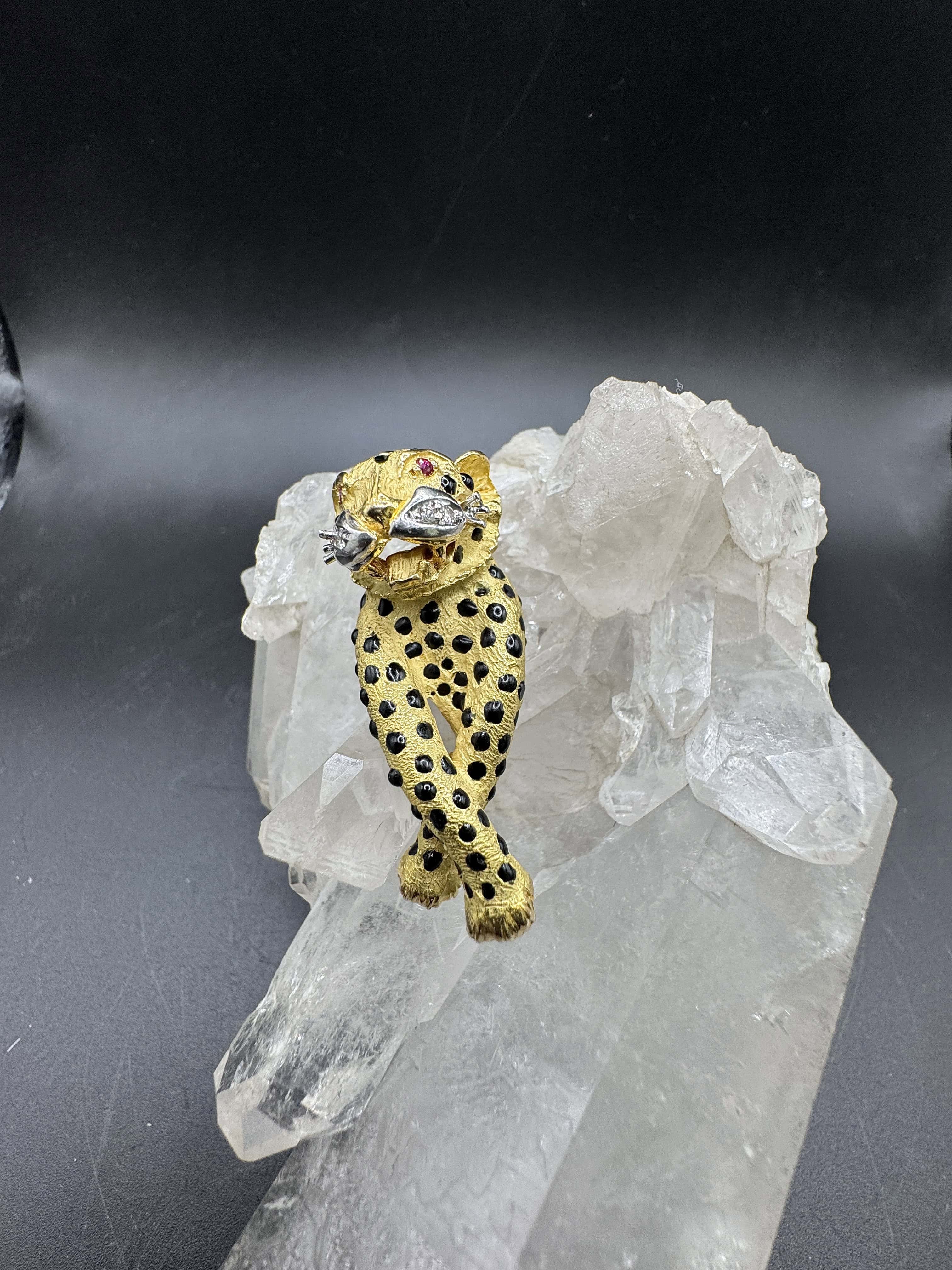 Verspielter Panther-/Leopard-Anhänger in 18 Karat Gold mit Brillanten & Rubinen