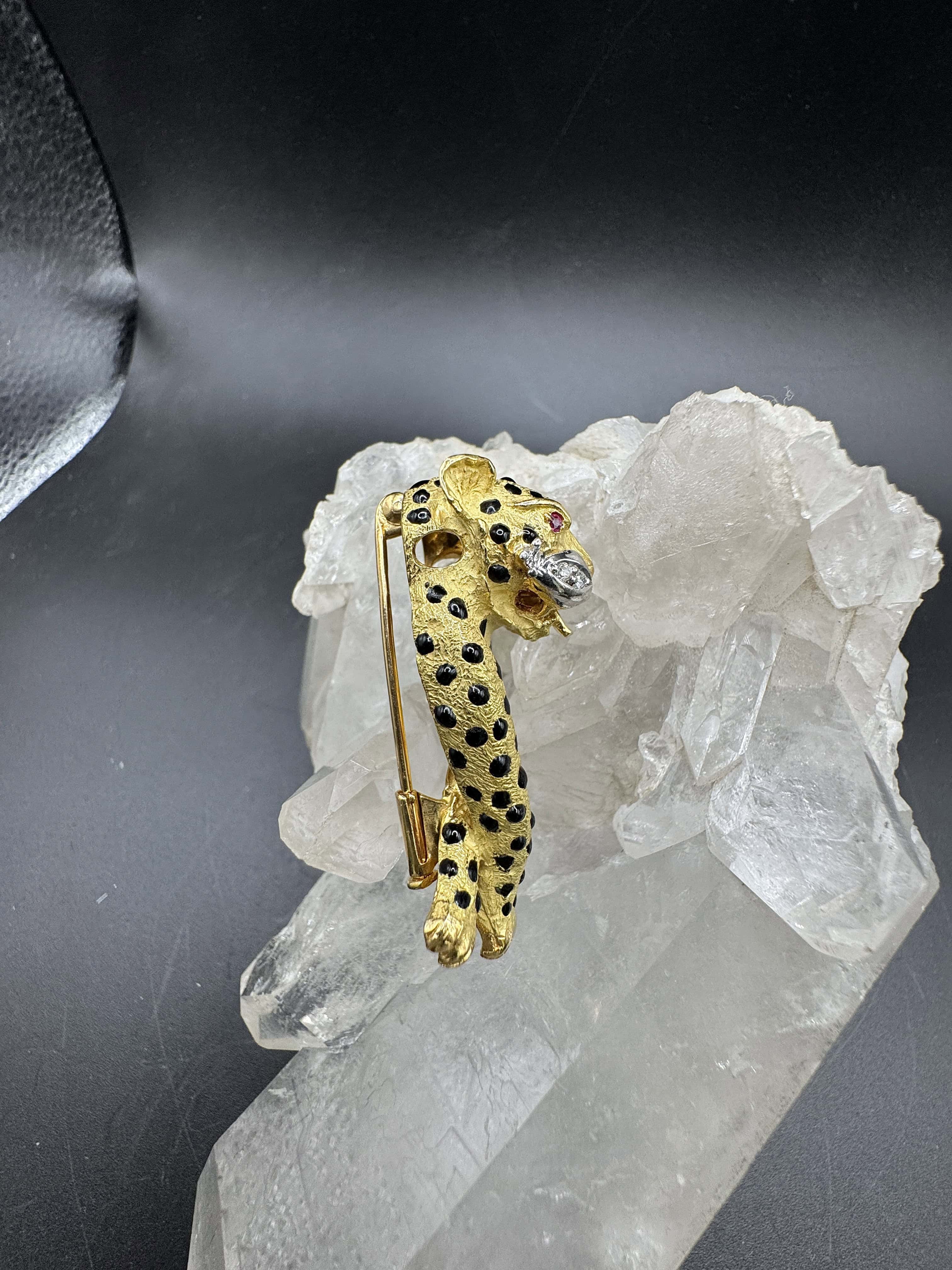 Verspielter Panther-/Leopard-Anhänger in 18 Karat Gold mit Brillanten & Rubinen