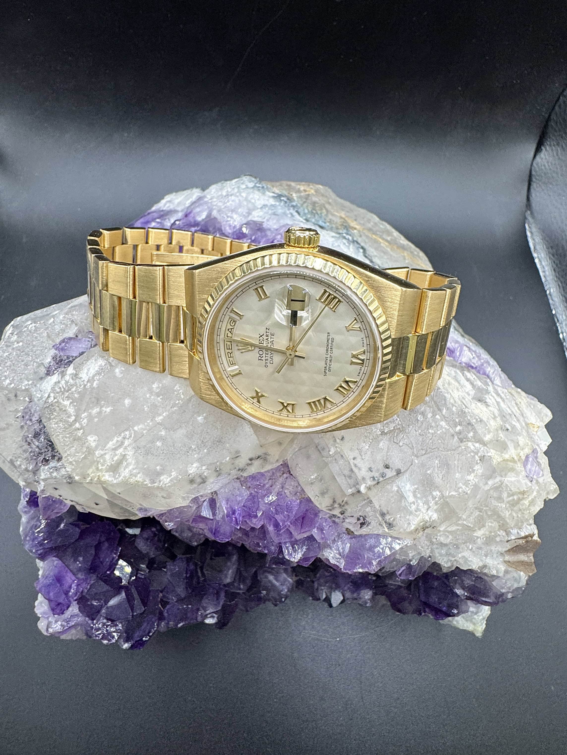 Rolex Day-Date Oysterquartz Ref. 19018 in 18 Karat Gelbgold