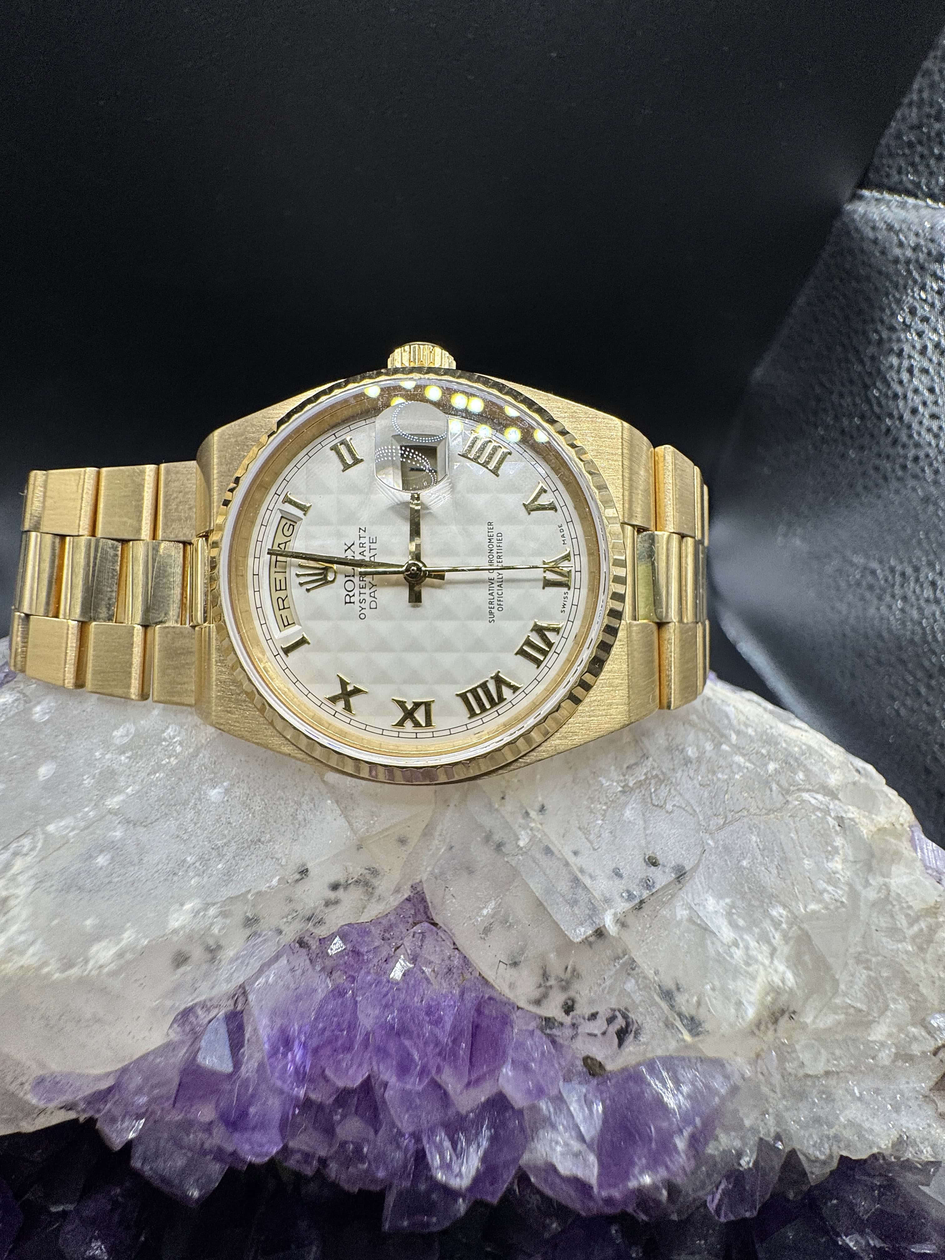 Rolex Day-Date Oysterquartz Ref. 19018 in 18 Karat Gelbgold