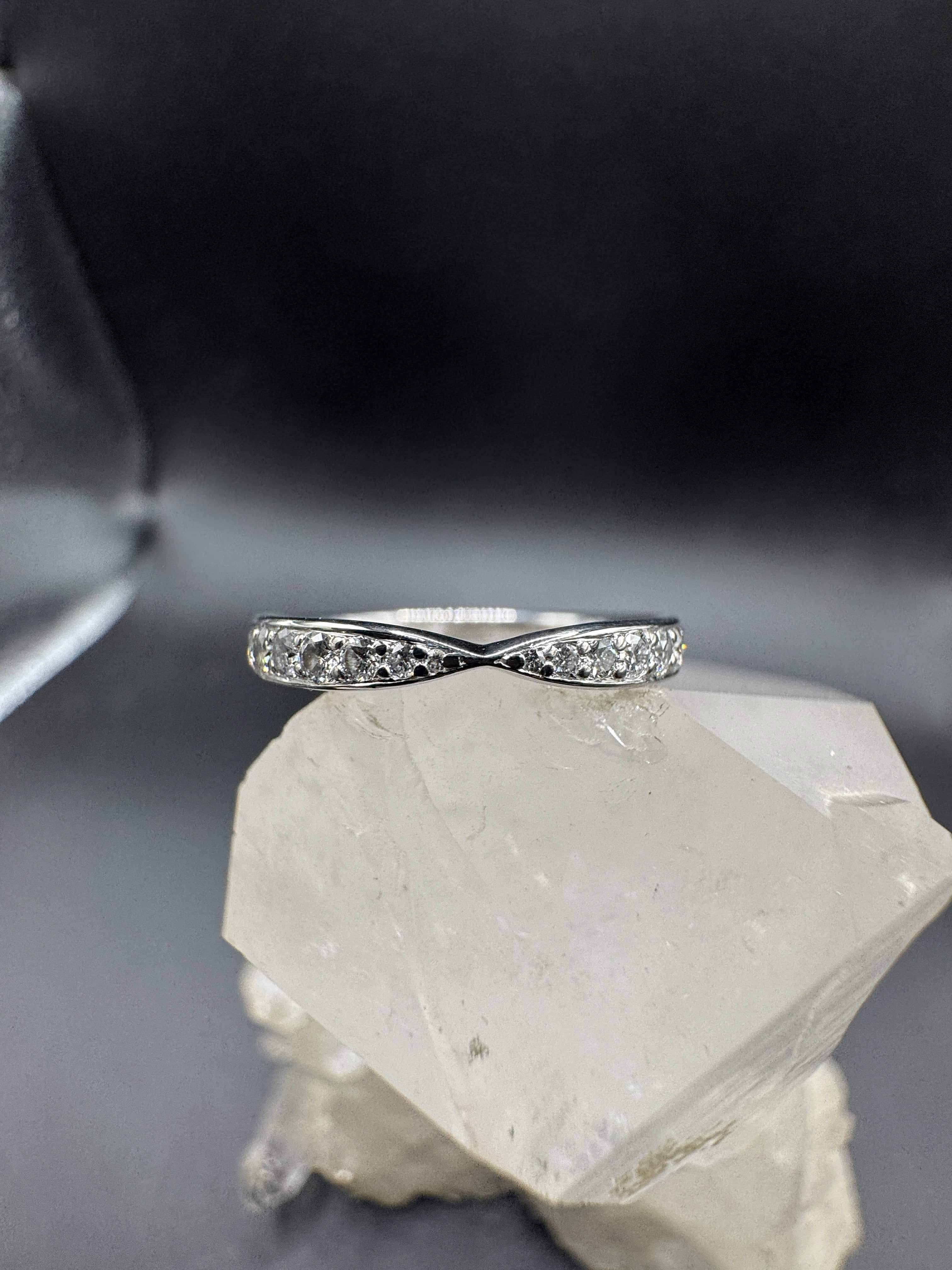 Edler Tiffany Harmony Ring in 950er Platin mit Brillanten